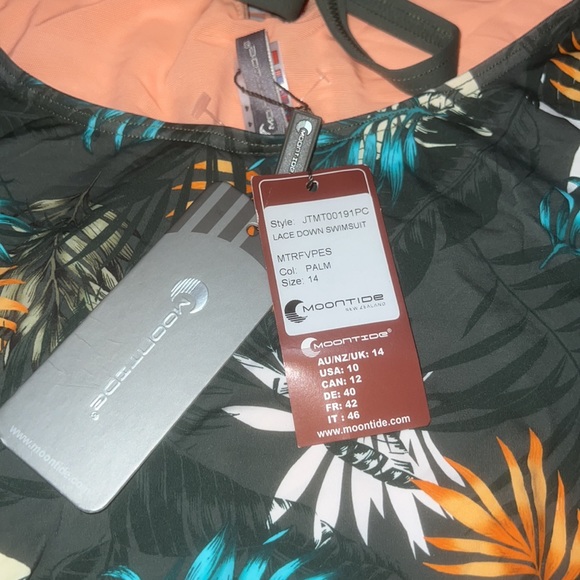 Swimsuit - Picture 9 of 10